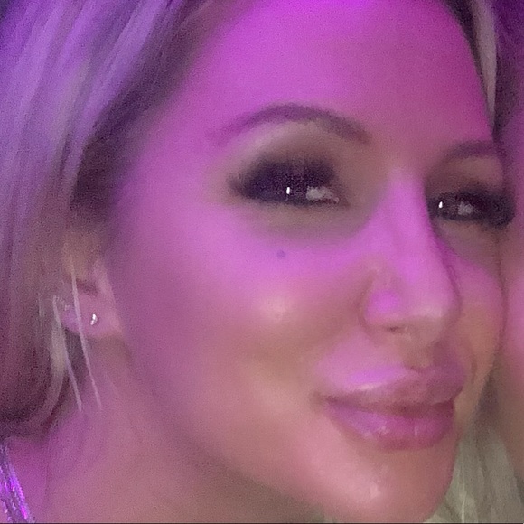 Meet your Posher, Jessica - Picture 1 of 1